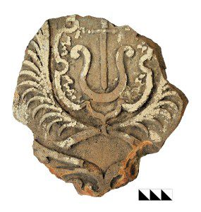 Broken ceramic heraldic stove tile found in the suburb of Ostrih in 2014. Baturyn Museum of Archaeology. Photo: T. Kerbut.